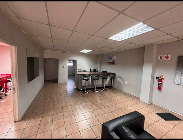 140M² BUSINESS TO LET IN VULCANIA